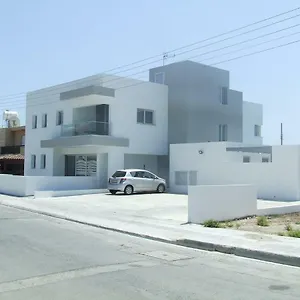 Tico Court Apartment Perivolia